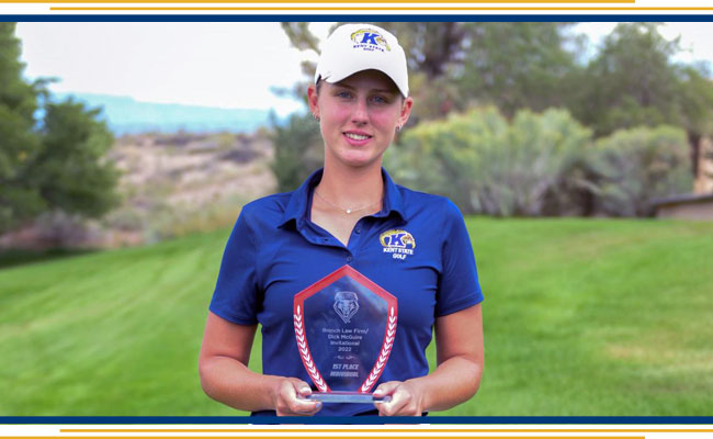 Senior Mayka Hoogeboom holding trophy